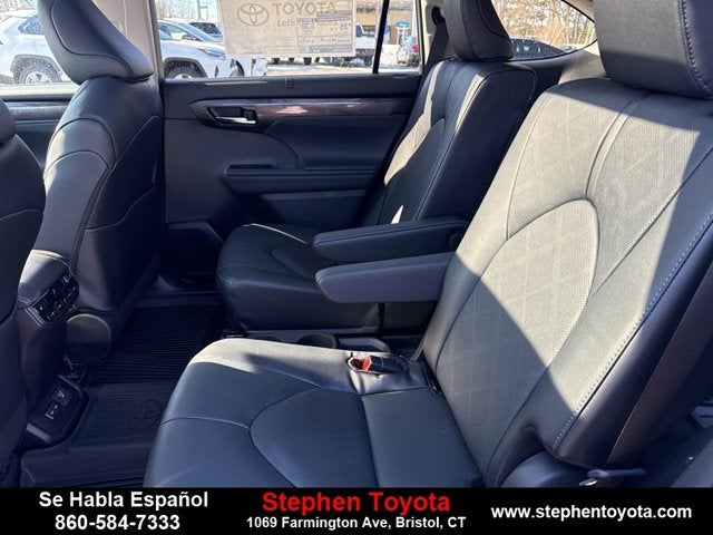 2026 Toyota Highlander Hybrid Platinum