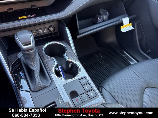 2026 Toyota Highlander Hybrid Platinum