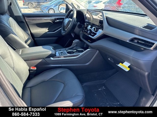 2026 Toyota Highlander Hybrid Platinum