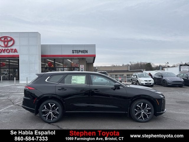 2025 Toyota Crown Signia XLE