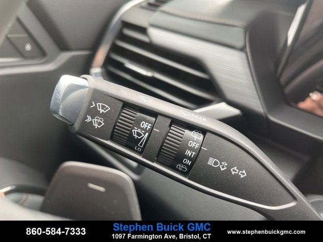 2026 GMC Acadia AWD AT4