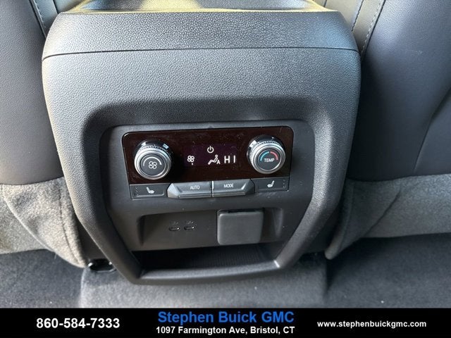 2026 GMC Acadia AWD AT4