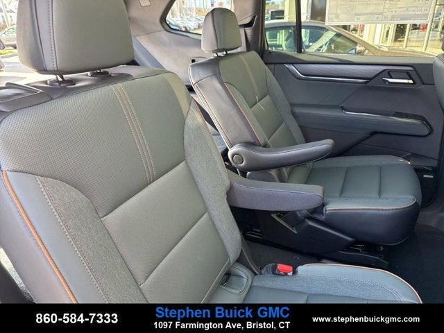 2026 GMC Acadia AWD AT4