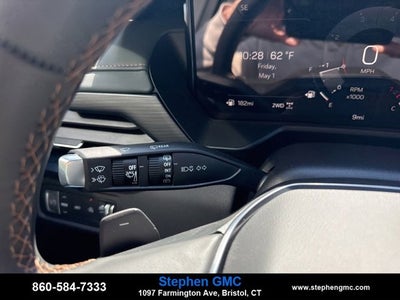 2026 GMC Acadia AWD AT4