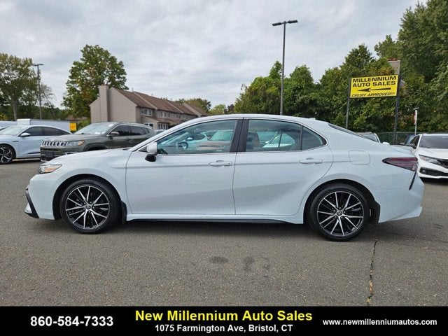 2022 Toyota Camry SE