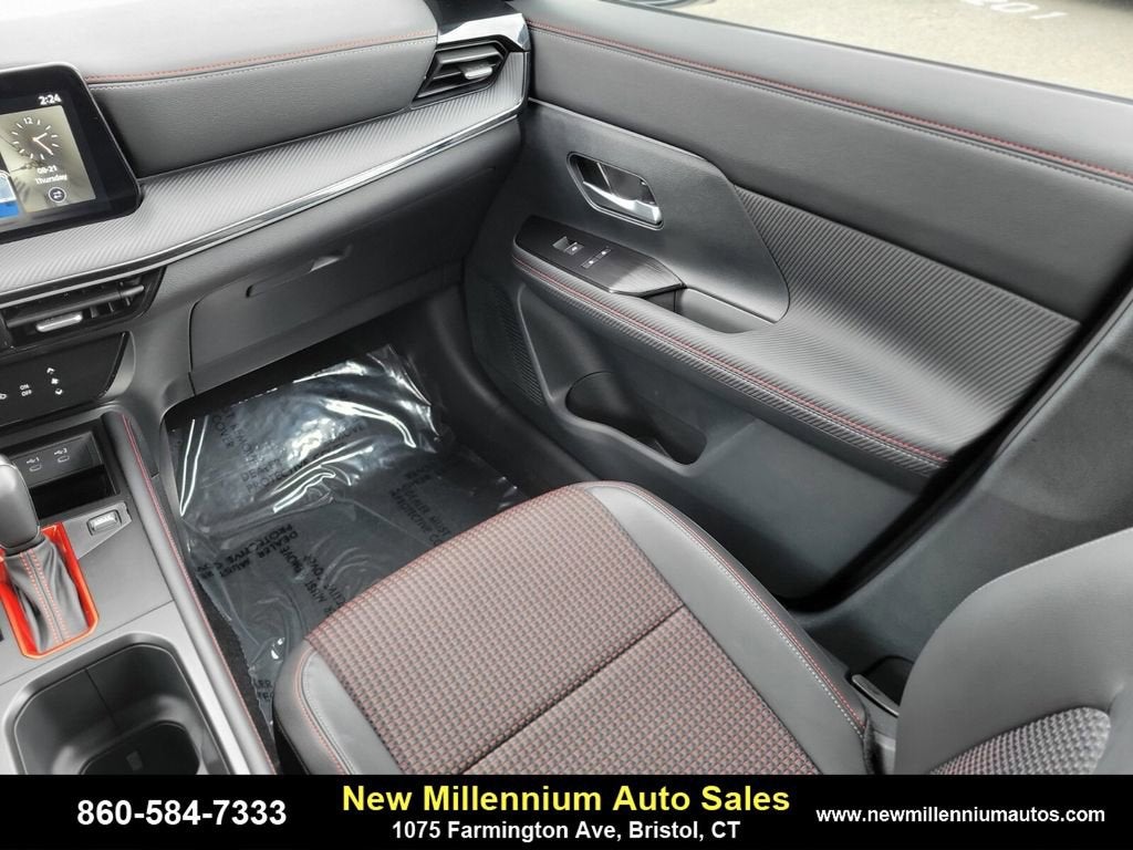 2025 Nissan Kicks SR