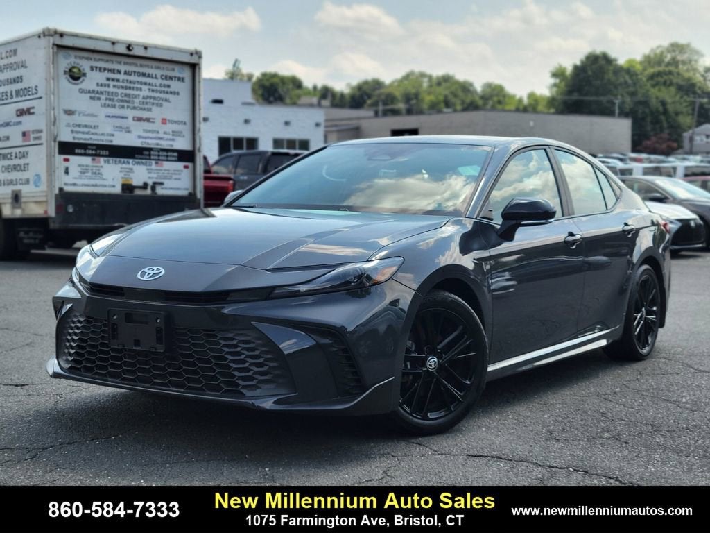 2025 Toyota Camry SE