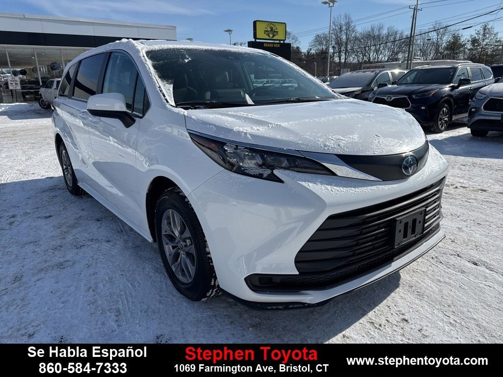 2024 Toyota Sienna LE