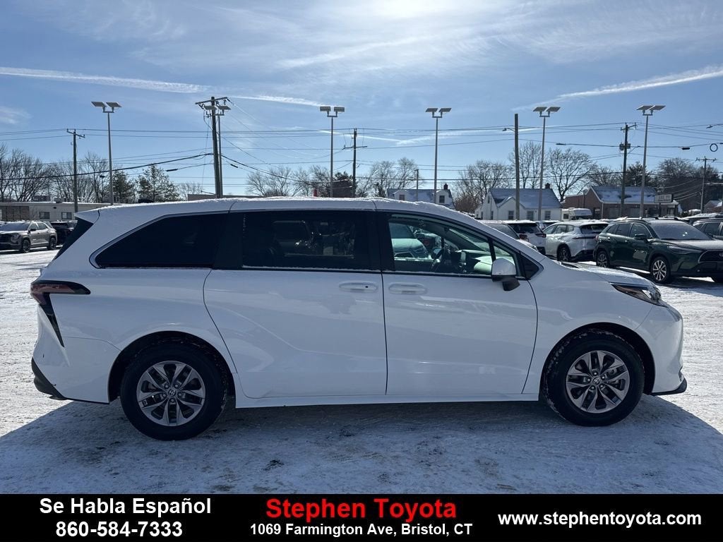 2024 Toyota Sienna LE