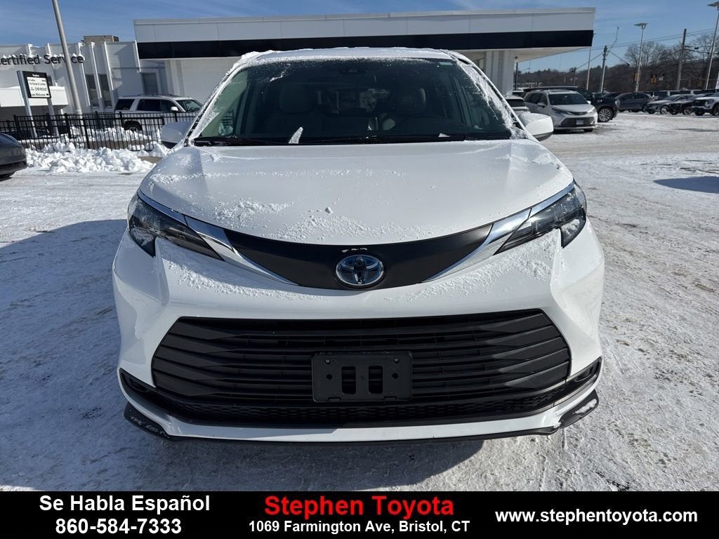 2024 Toyota Sienna LE