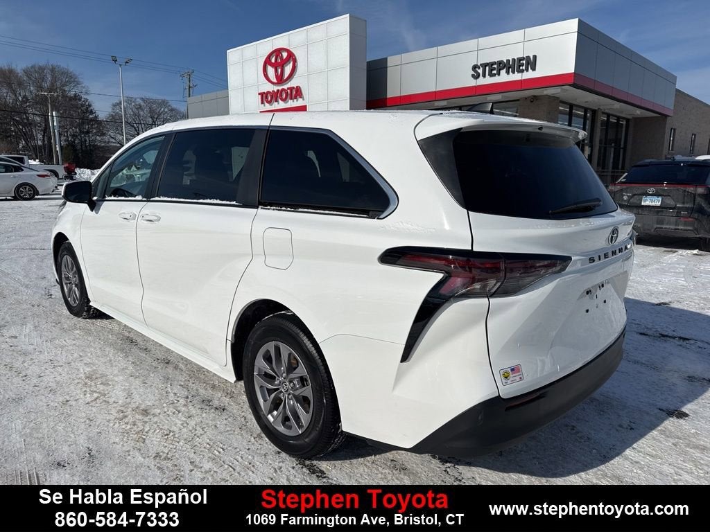 2024 Toyota Sienna LE