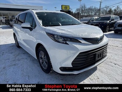 2024 Toyota Sienna LE