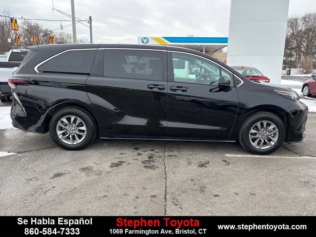 2024 Toyota Sienna LE