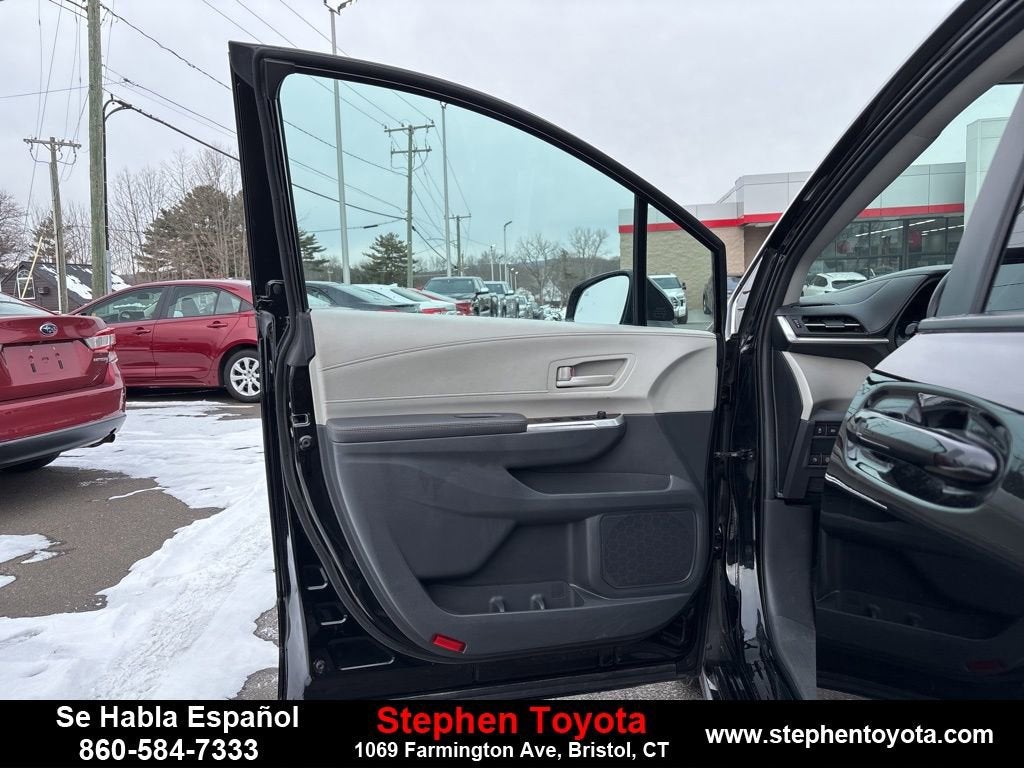 2024 Toyota Sienna LE