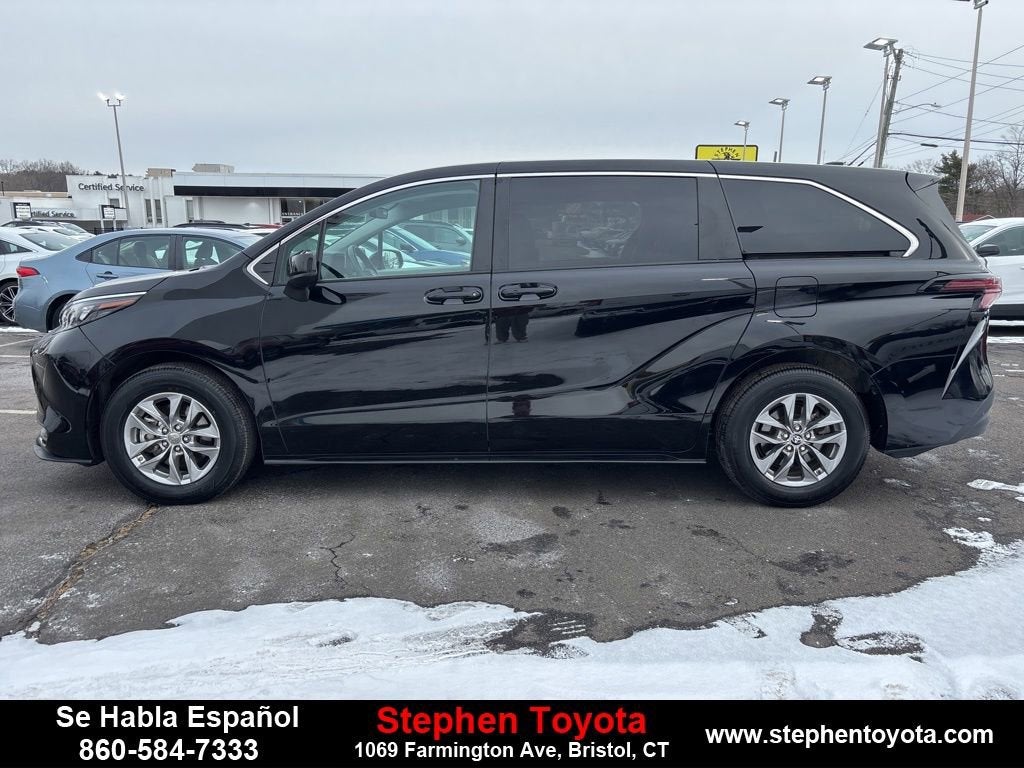 2024 Toyota Sienna LE