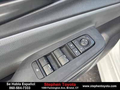 2025 Toyota Prius LE